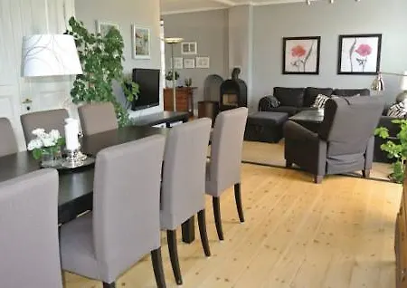 7 Bedroom Stunning In Tranekaer Skattebolle