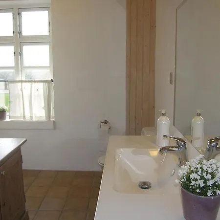 Holiday home 7 Bedroom Stunning In Tranekaer Skattebolle